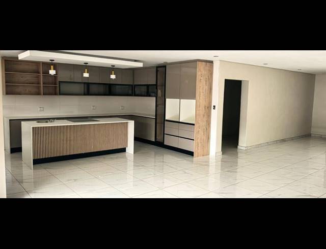 4 BEDROOM HOUSE FOR SALE IN BUFFELSPOORT